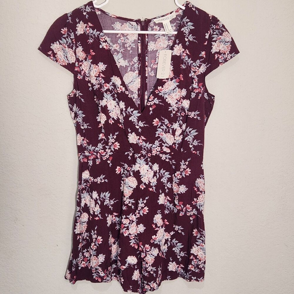 Forever 21 Floral Romper Womens Medium Burgundy Pink V Neck Short Sleeve NWT